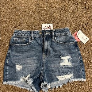 Never have been worn jean shorts size 3/26. Soft very comfortable and stretchy.